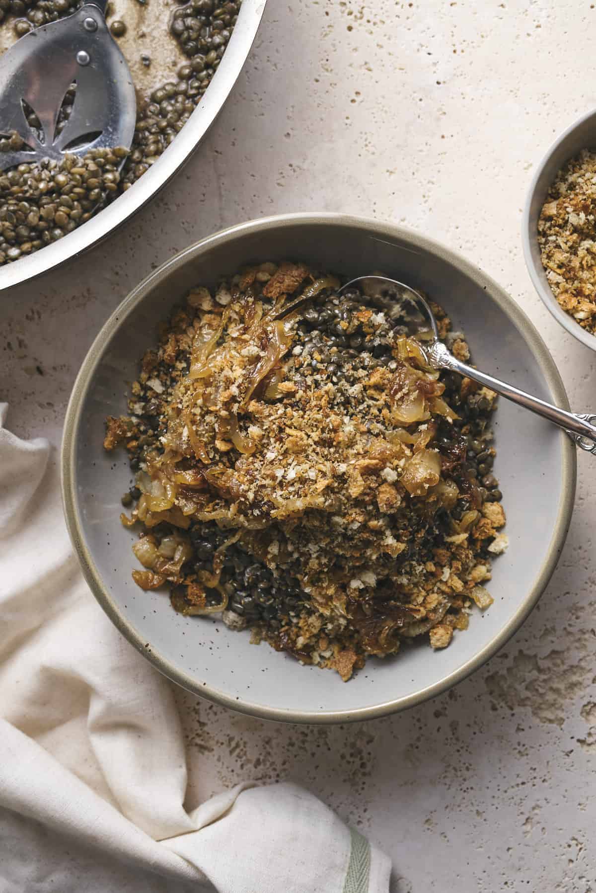 Stewed Lentils with caramelized onions and breadcrumbs